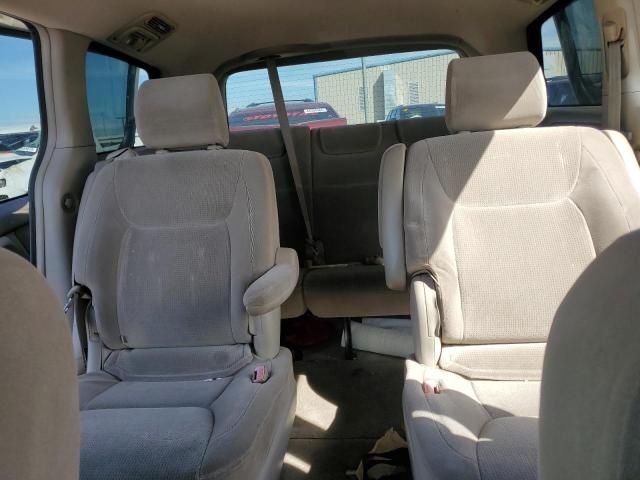 2004 Toyota Sienna CE