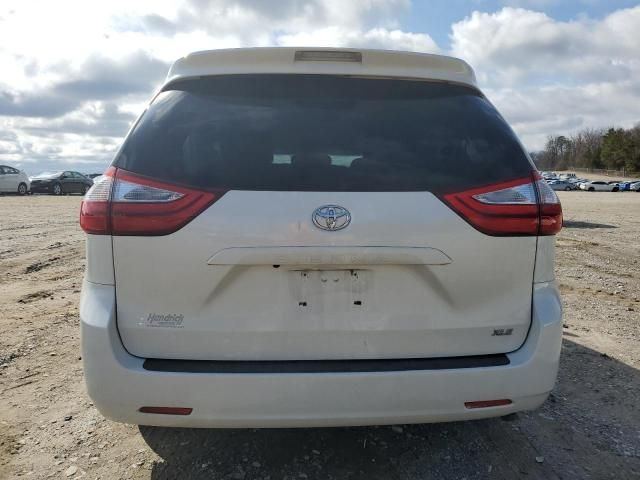 2017 Toyota Sienna XLE