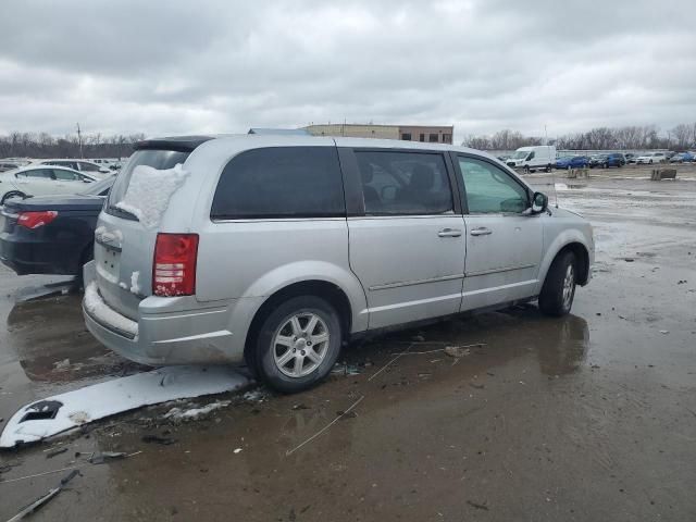 2010 Chrysler Town & Country LX