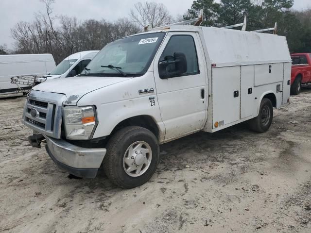 2014 Ford Econoline E350 Super Duty Cutaway Van