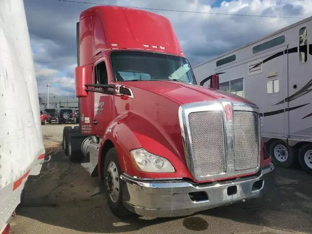 2015 Kenworth Construction T680