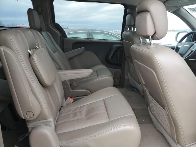 2014 Chrysler Town & Country Touring L