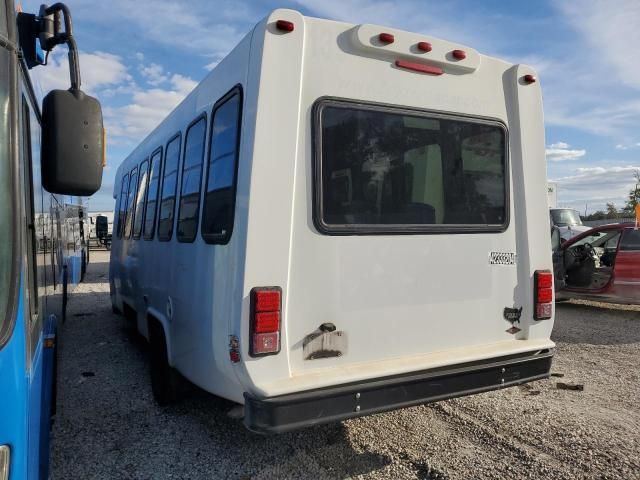 2017 Ford Econoline E450 Super Duty Cutaway Van