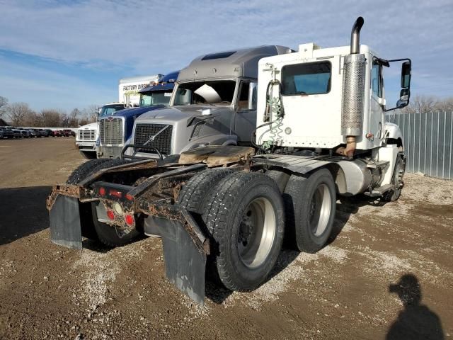 2004 Freightliner Conventional Columbia