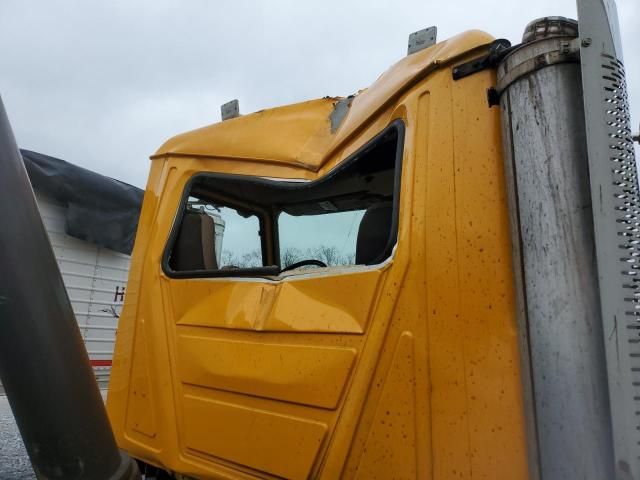 2006 Mack 700 CV700