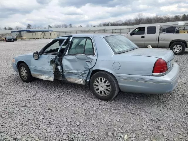 2004 Ford Crown Victoria LX