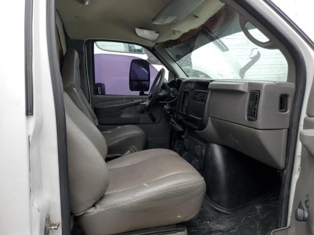 2005 GMC Savana Cutaway G3500