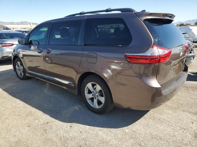 2018 Toyota Sienna LE