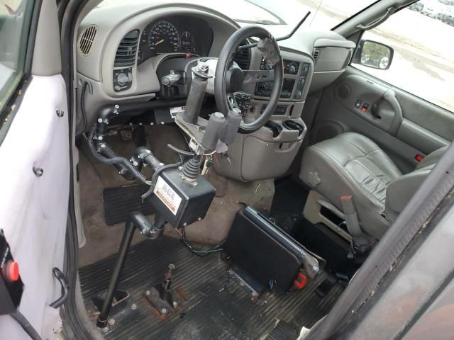 2004 GMC Safari XT