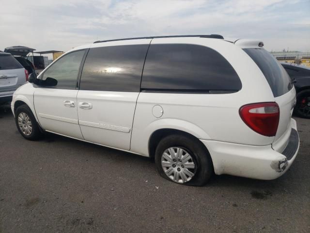 2005 Chrysler Town & Country LX