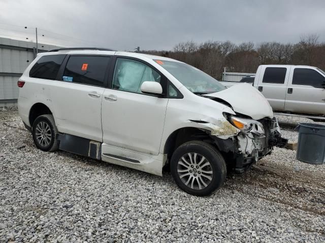 2020 Toyota Sienna XLE