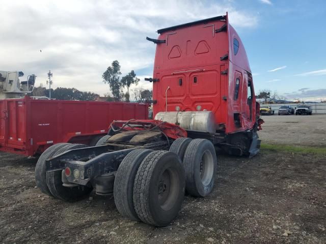 2019 Freightliner Cascadia 126