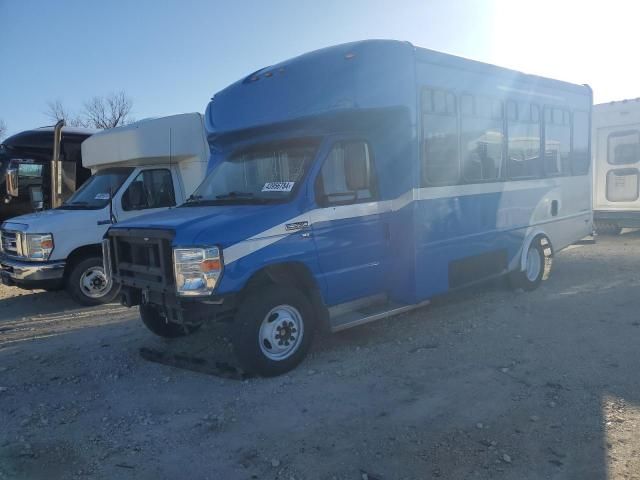 2019 Ford Econoline E350 Super Duty Cutaway Van