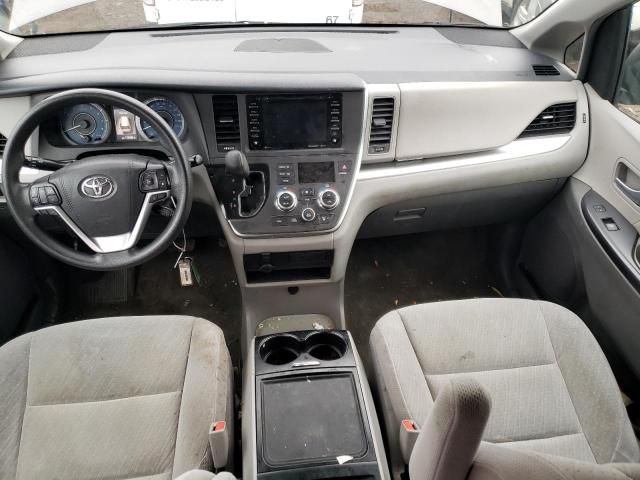 2018 Toyota Sienna LE