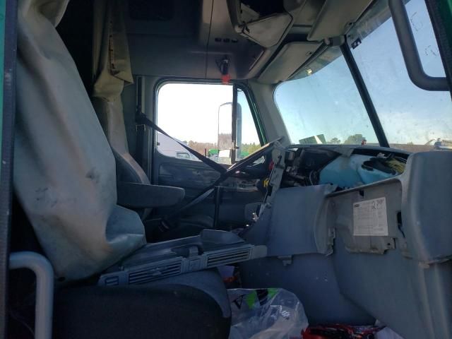 2000 Freightliner Conventional FLC120