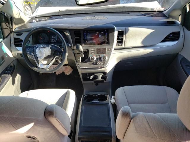 2017 Toyota Sienna LE