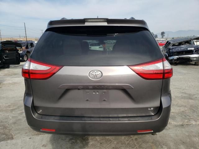 2019 Toyota Sienna LE