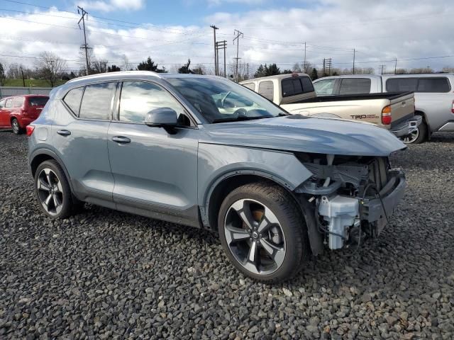 2021 Volvo XC40 T5 Momentum