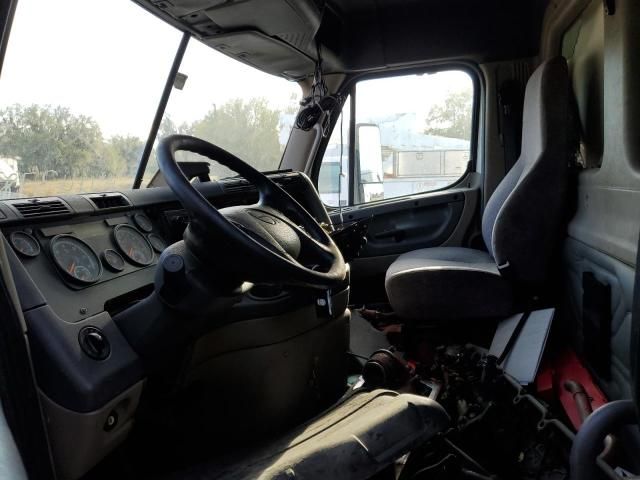 2015 Freightliner Cascadia 113