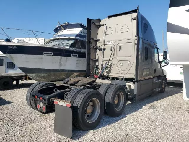 2020 Freightliner Cascadia 126