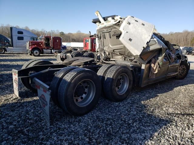 2020 Freightliner Cascadia 126