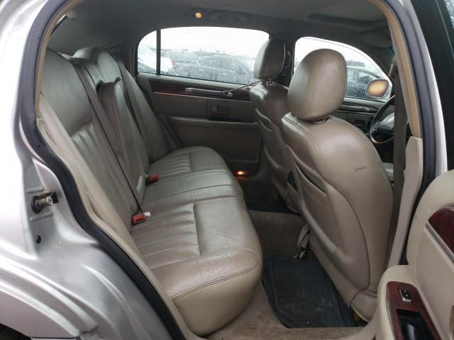 2003 Lincoln Town Car Signature