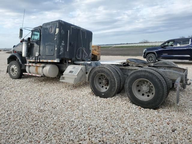 2007 Freightliner Conventional FLD132 XL Classic