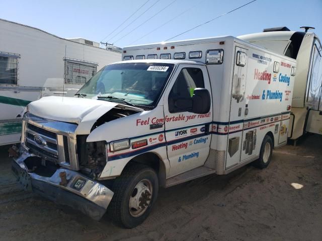 2012 Ford Econoline E350 Super Duty Cutaway Van