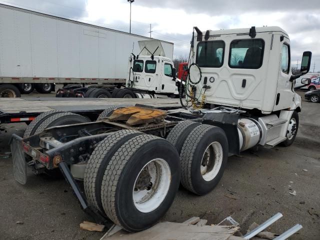 2020 Freightliner Cascadia 126