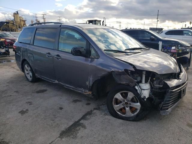 2020 Toyota Sienna LE