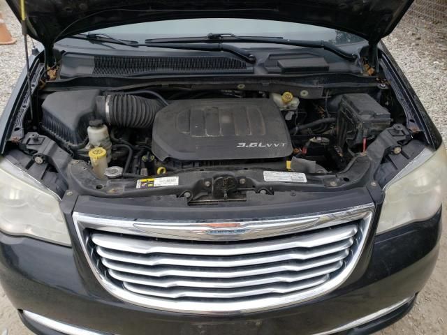 2013 Chrysler Town & Country Touring L