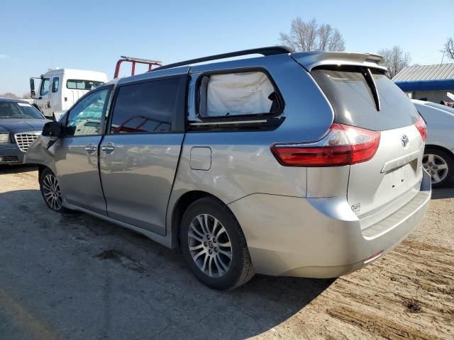 2020 Toyota Sienna XLE