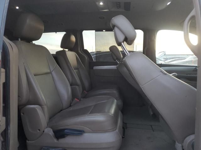 2012 Volkswagen Routan SE