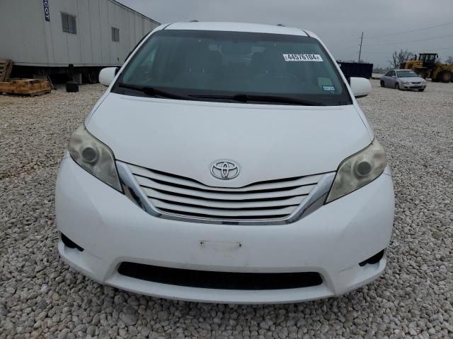 2017 Toyota Sienna LE