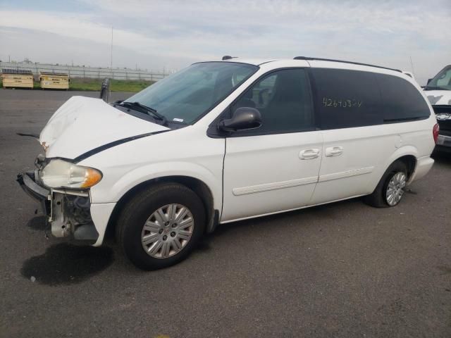 2005 Chrysler Town & Country LX