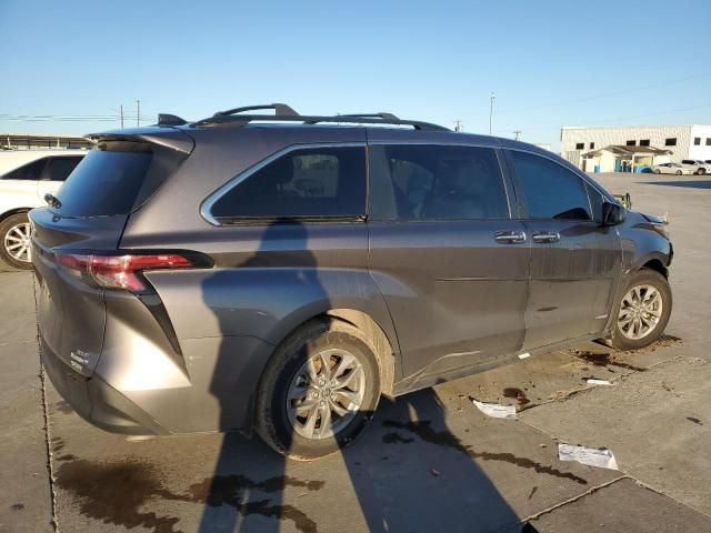 2021 Toyota Sienna XLE