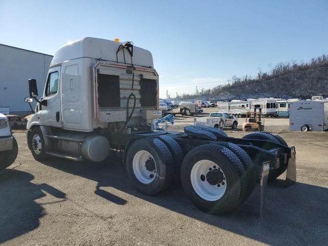 2016 Freightliner Cascadia 113