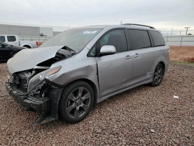 2018 Toyota Sienna SE