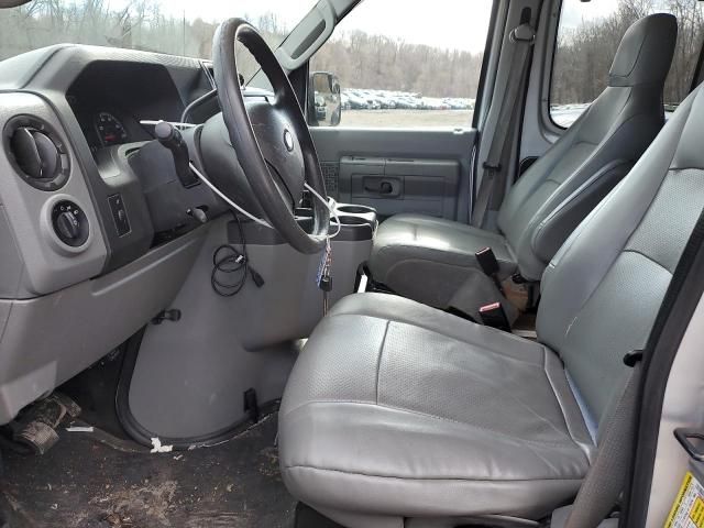 2013 Ford Econoline E350 Super Duty Wagon