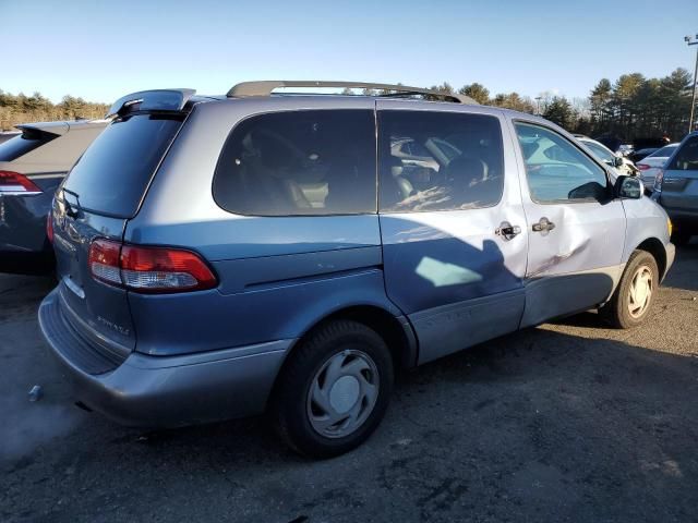 2001 Toyota Sienna LE