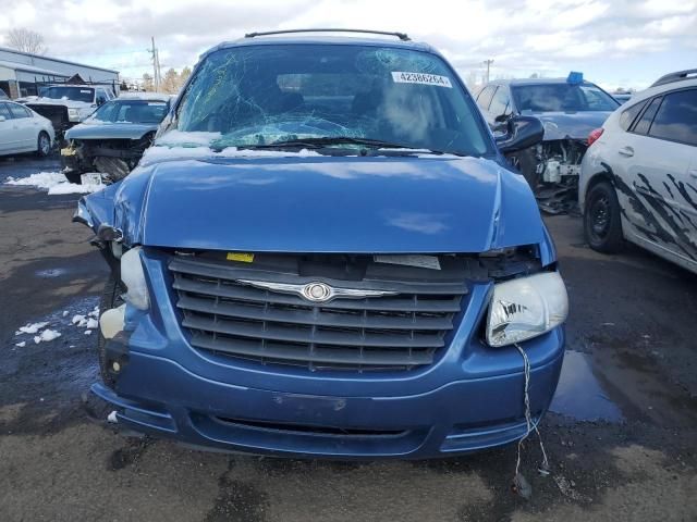 2007 Chrysler Town & Country LX