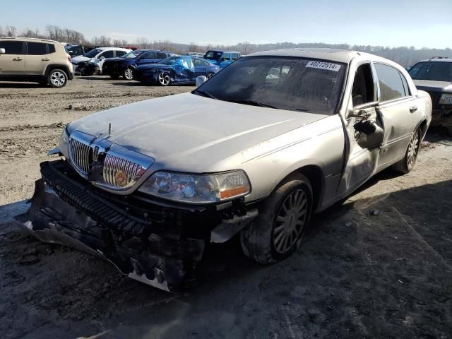 2005 Lincoln Town Car Signature Limited