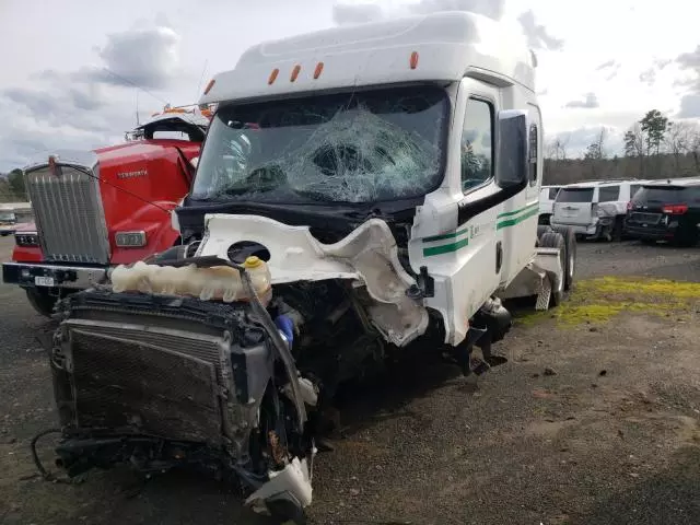 2019 Freightliner Cascadia 126