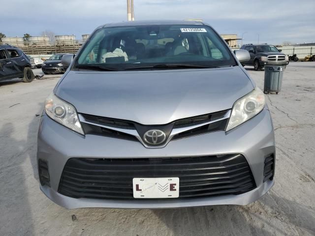 2018 Toyota Sienna LE