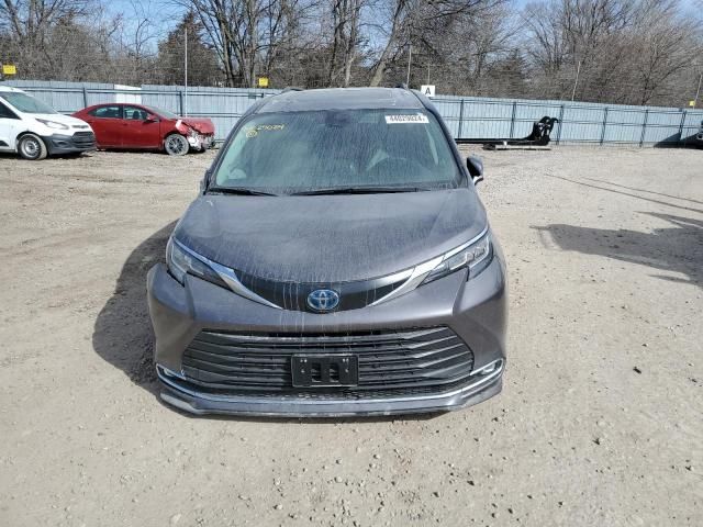 2023 Toyota Sienna XLE