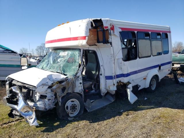 2016 Ford Econoline E450 Super Duty Cutaway Van