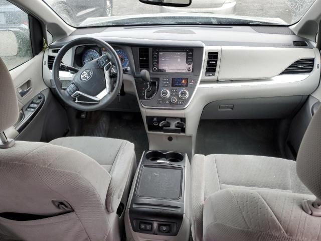 2018 Toyota Sienna LE