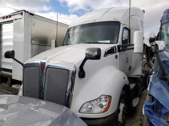 2022 Kenworth Construction T680