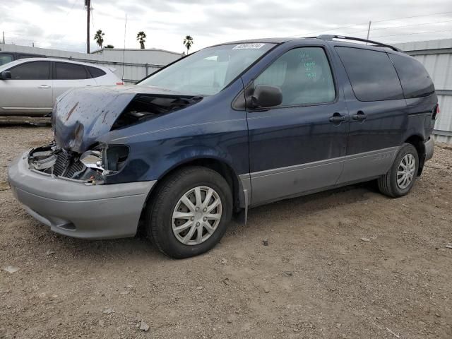 2001 Toyota Sienna LE