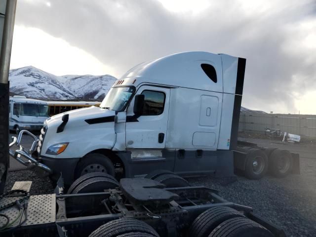 2020 Freightliner Cascadia 126